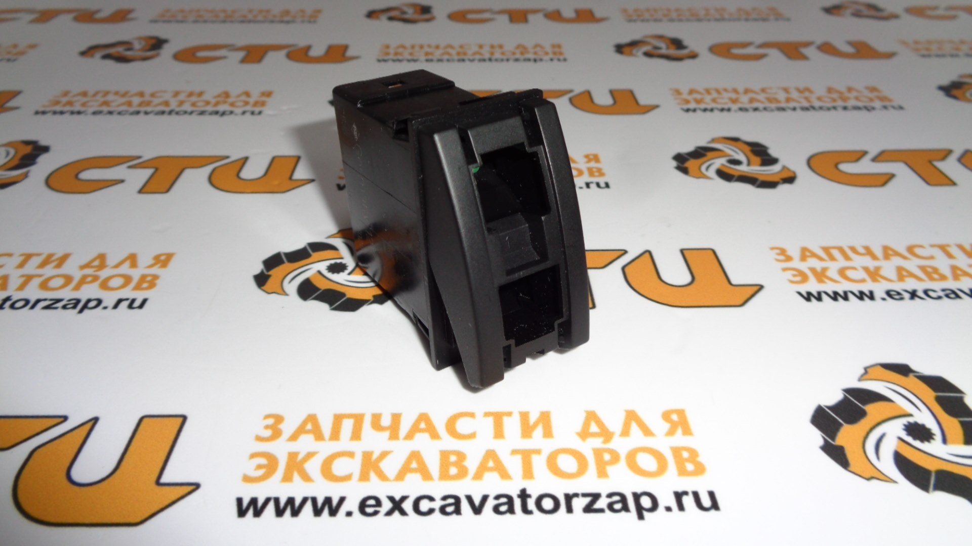 Переключатель (кнопка) VOE11883221 экскаватора погрузчика Volvo BL61, BL71